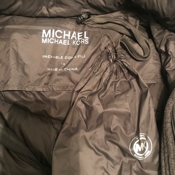 Michael Kors Olive Packable  Down Puffer - Picture 7 of 8